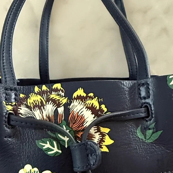 Tory Burch Block-T Printed Small Bucket Bag Navy Happy Times - Picture 15 of 17